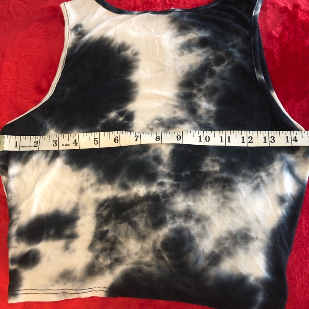 - Women sleeveless top. Size small - Picture 6 of 15